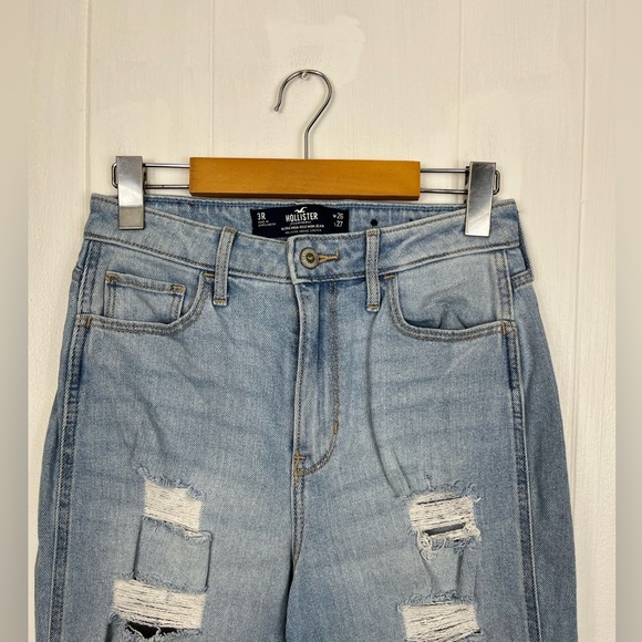 Hollister Ultra High-Rise Ripped Light Wash Mom Jeans Sz 26 - Picture 6 of 13